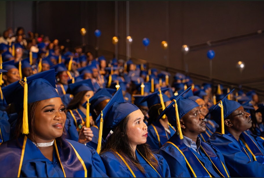 grads in audience sg